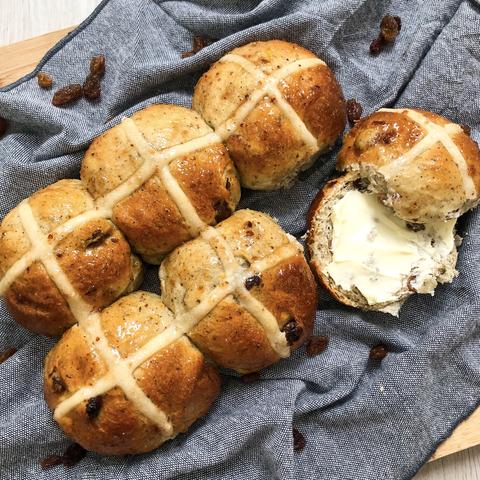 Bushfood Hot Cross Bun Recipe